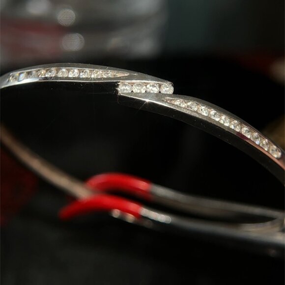 Stunning 14K White Gold Diamond Bypass Design Bangle - Picture 8 of 12